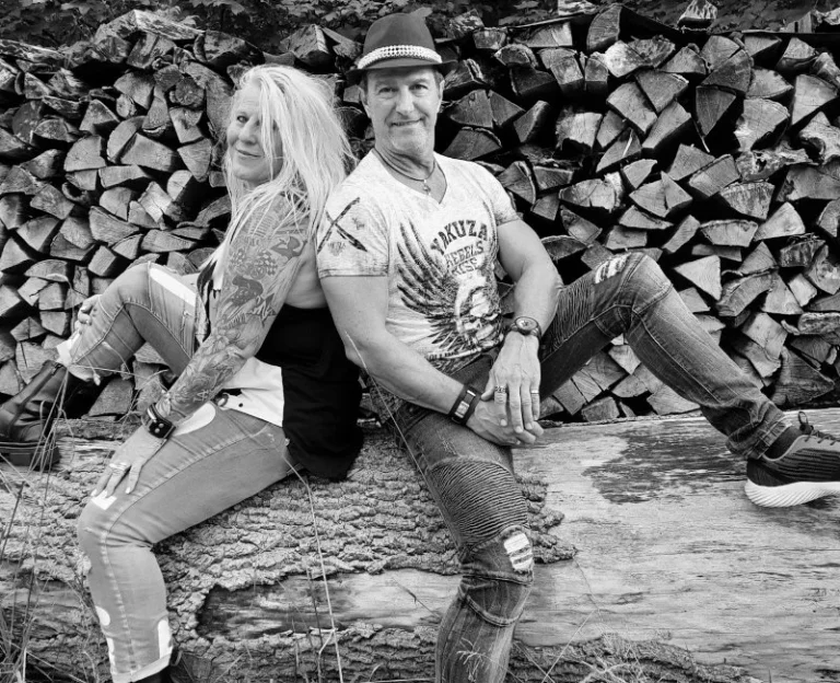 We ROCK you – LIVE. Zwei Stimmen und ein „P“. Stimmungsgeladene Songauswahl mit Mitgröhlgarantie.